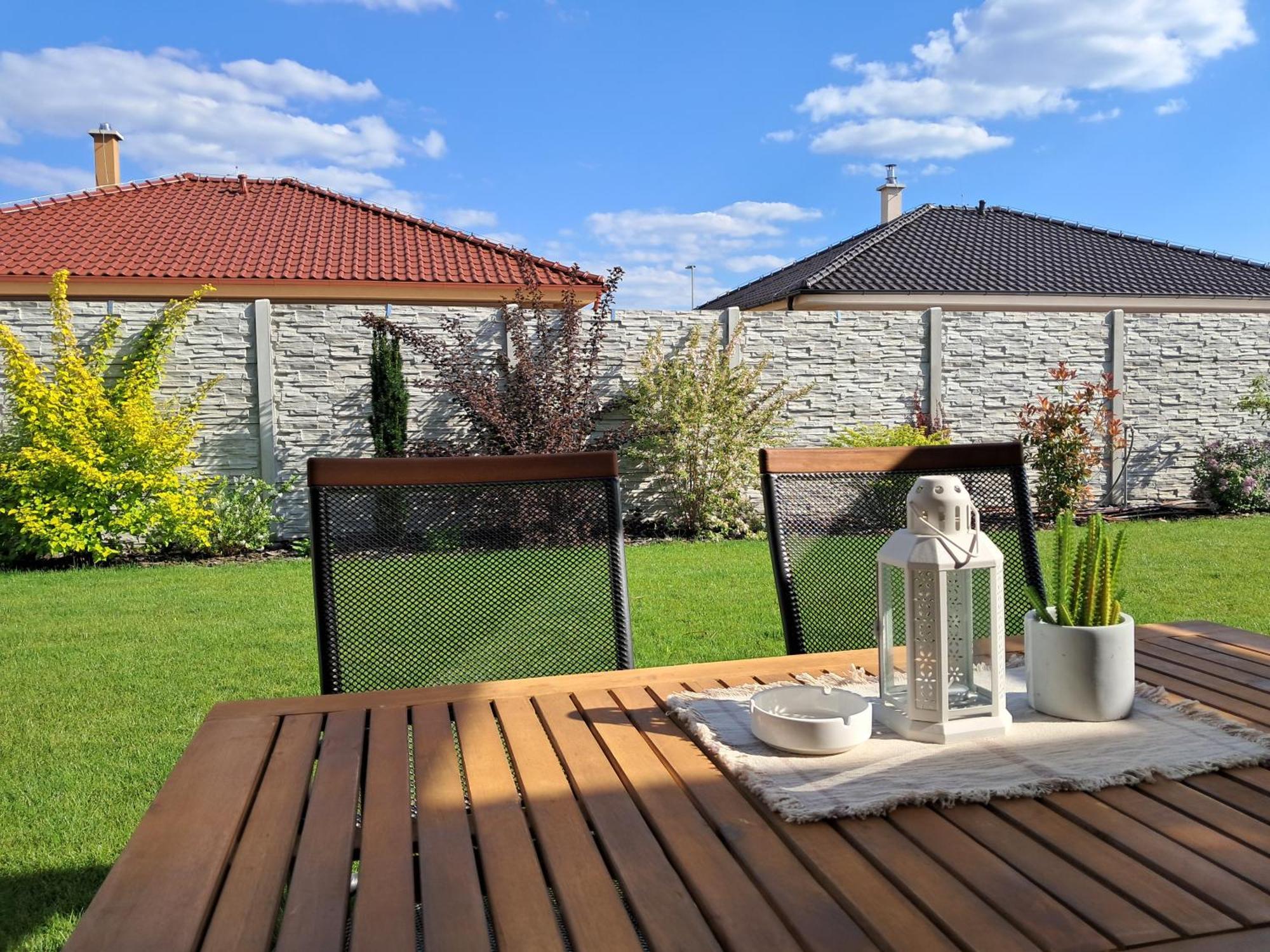 Apartmany Rubin Nesvady Εξωτερικό φωτογραφία