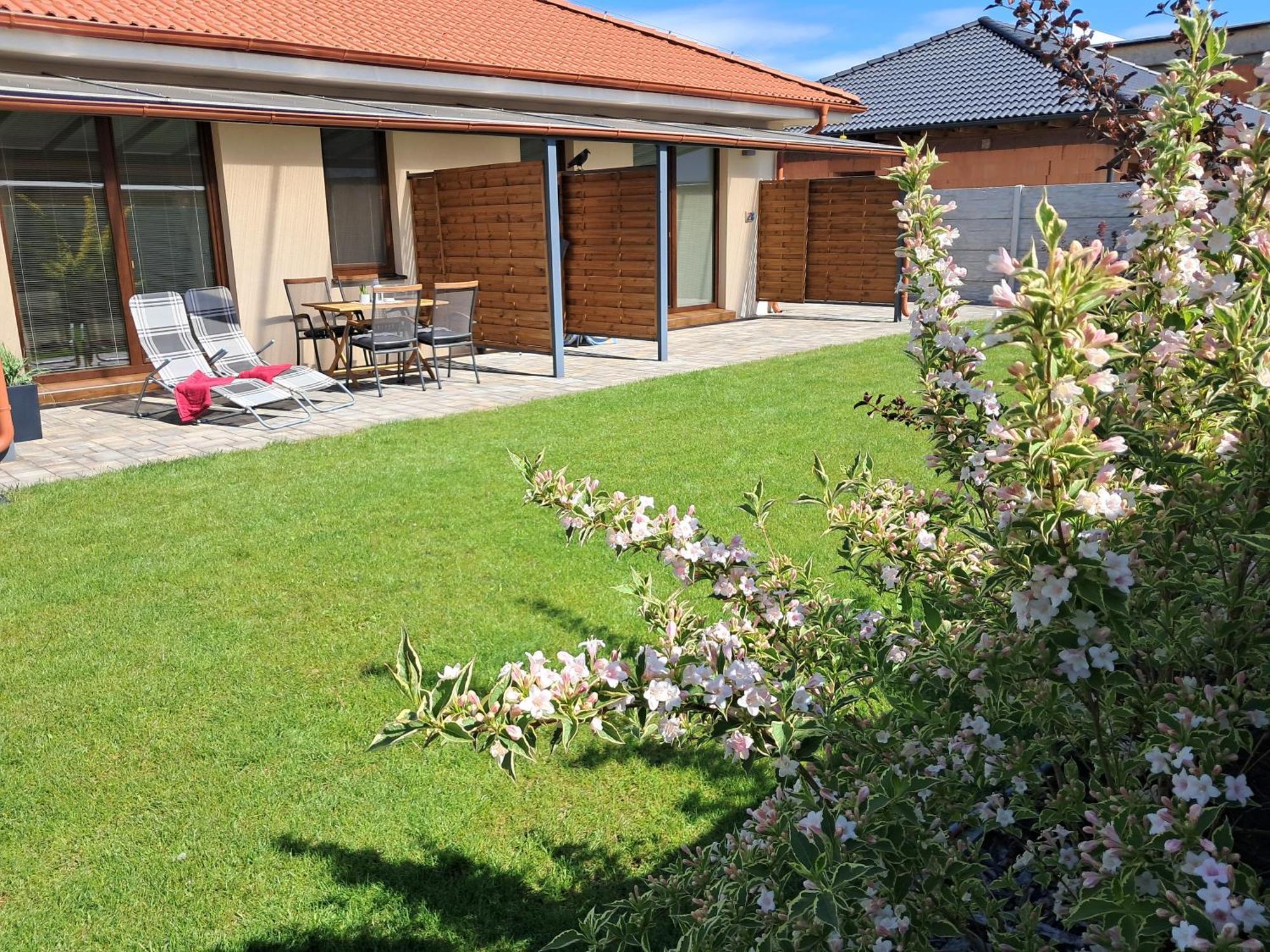 Apartmany Rubin Nesvady Εξωτερικό φωτογραφία